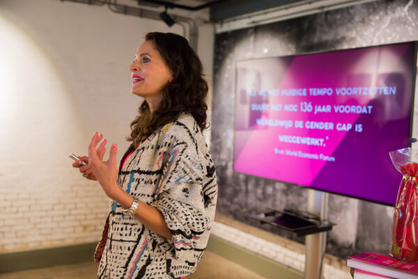 The Female Fix (90 van 203) The Female Fix (90 van 203)